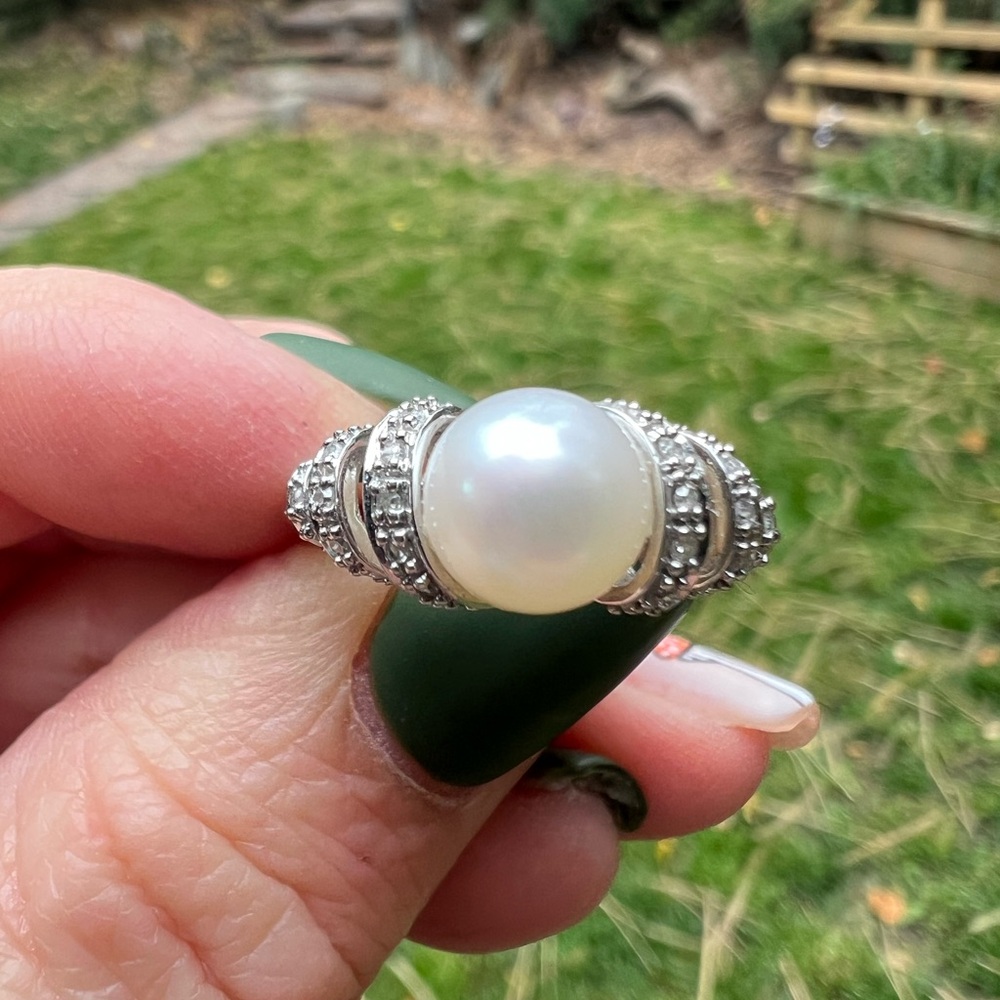 Authentic 14K White Gold Pearl & Diamond Ring